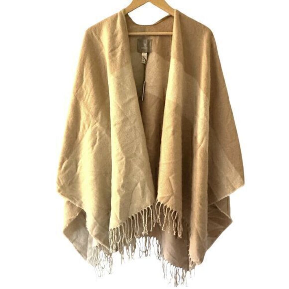 Soia & Kyo Cream Yadira‎ Beige Woven Soft Shawl Scrarfigan Poncho Fringe NWT